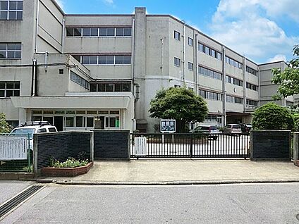 松戸市立八ケ崎小学校 320m(4分)