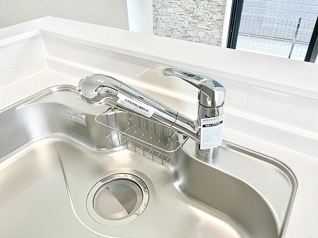 【その他設備(浄水器)】いつでも清潔なおいしいお水を。一つの水栓で水道水と浄水を使い分け。