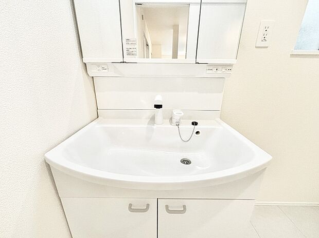 【その他設備(ハンドシャワー水栓)】ハンドシャワー付き！使いやすい洗面台。