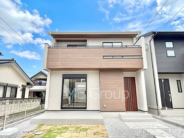 【現地外観写真】洗練された外観、上質な住空間が広がる室内は永く安心して過ごせる住居です。