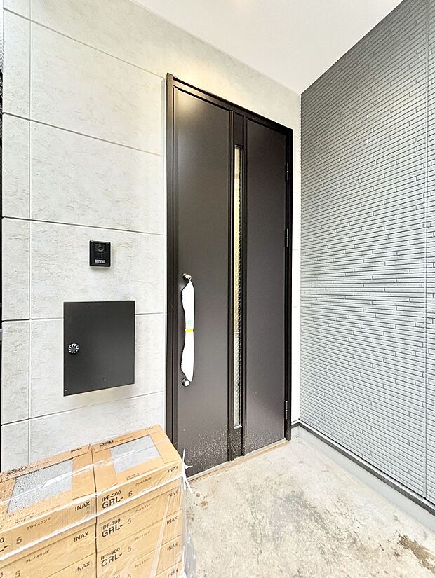 【玄関】大切な家族、来客を出迎える玄関。