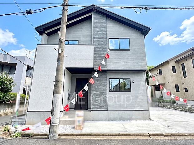 【現地外観写真】洗練された外観、上質な住空間が広がる室内は永く安心して過ごせる住居です。 