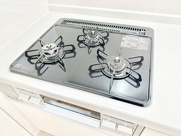 【その他設備(Siセンサーコンロ)】ガスコンロはSiセンサー搭載。火力調節や焦げ付き・消し忘れも防いでくれます。