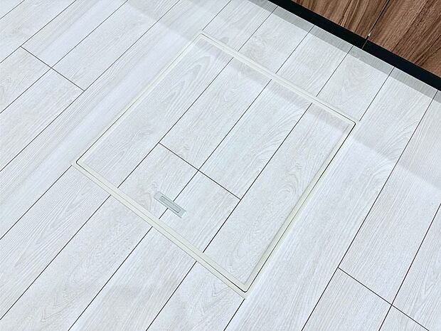 【その他設備(床下収納)】床下収納付き！日用品・非常用品の収納にも大活躍。