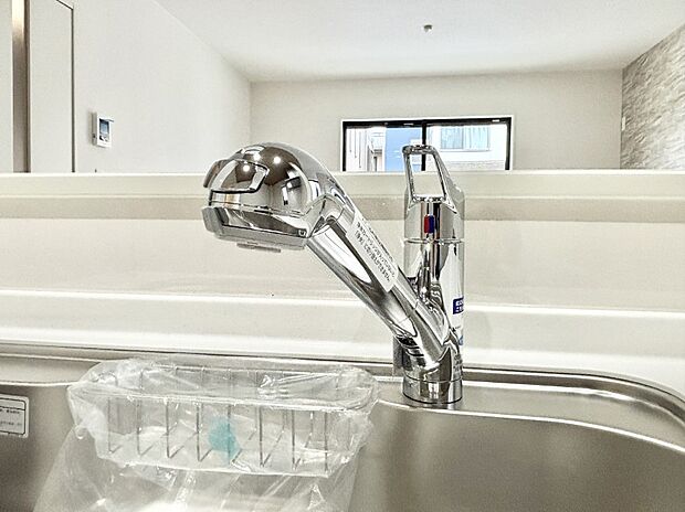 【その他設備(浄水器)】いつでも清潔なおいしいお水を。一つの水栓で水道水と浄水を使い分け。