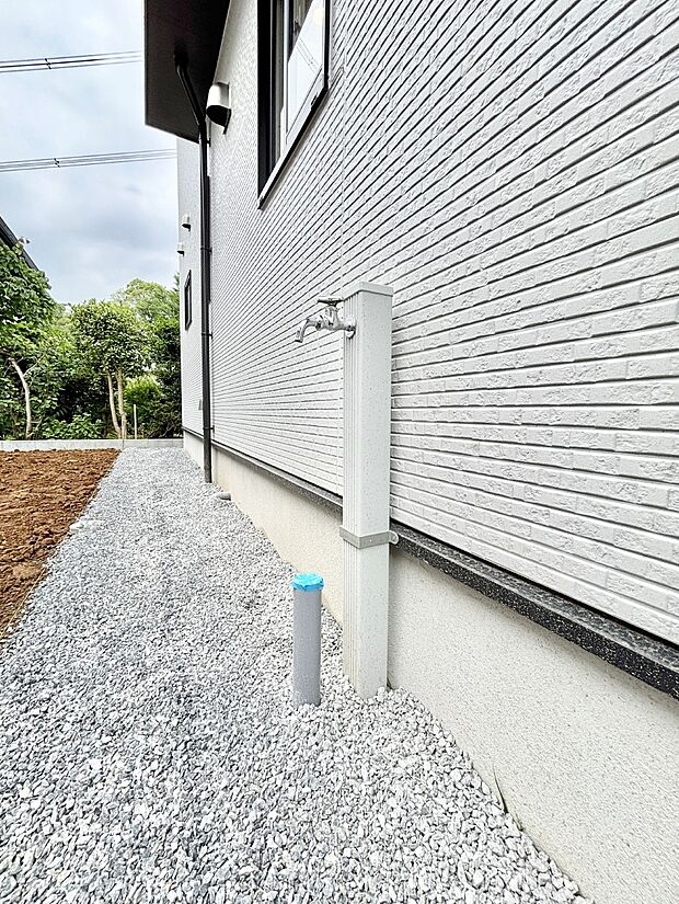 【その他現地】ガーデニングやお掃除に便利な外水栓  