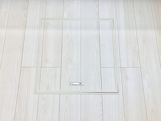【その他設備(床下収納)】床下収納付き！日用品・非常用品の収納にも大活躍。