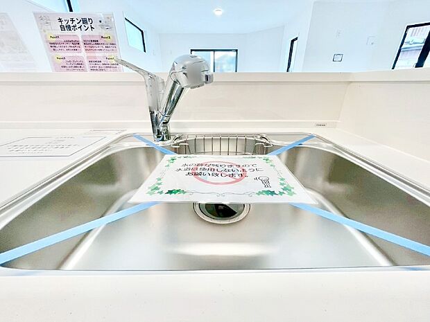 【その他設備(シンク)】広々としたシンクでお料理やお皿洗いもラクラク快適に！
