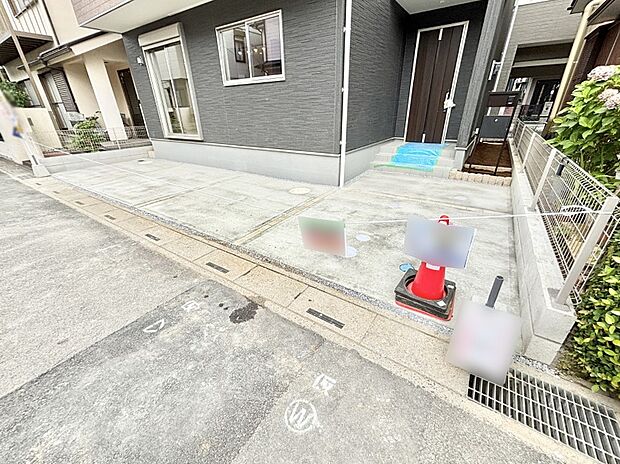 【駐車場】駐車2台可能!急なお客様の駐車に。また、ご家族の自転車スペースとしても大活躍。