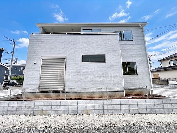 【現地外観写真】洗練された外観、上質な住空間が広がる室内は永く安心して過ごせる住居です。