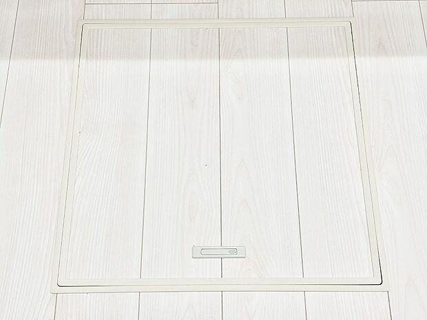 【その他設備(床下収納)】床下収納付き!日用品・非常用品の収納にも大活躍。