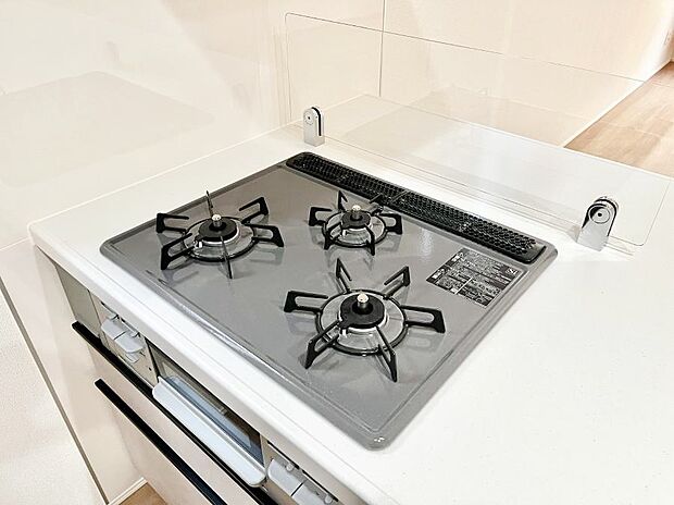 【その他設備(三ツ口コンロ)】三口ガスコンロでお料理が一気にはかどりそう