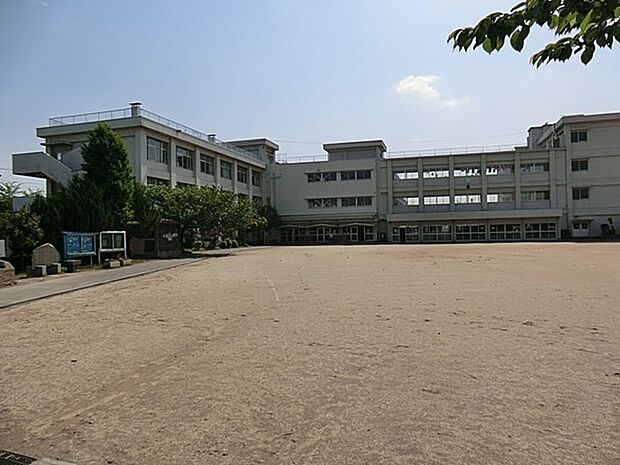 川越市立大東西小学校(約775m)