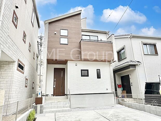 【現地外観写真】たっぷりの陽光と心地よい風が舞い込む住まい 