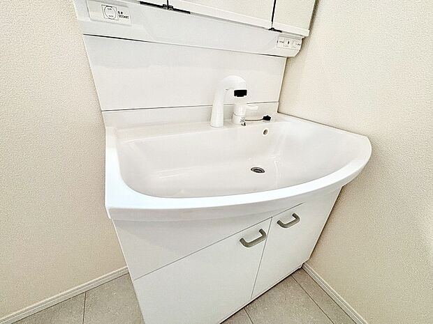 【その他設備(シャワー水栓)】ハンドシャワー付き!使いやすい洗面台。