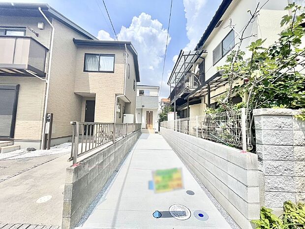 【駐車場】駐車2台可能!急なお客様の駐車に。また、ご家族の自転車スペースとしても大活躍。