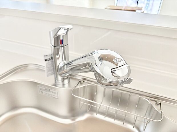 【その他設備(浄水器)】いつでも清潔なおいしいお水を。一つの水栓で水道水と浄水を使い分け。