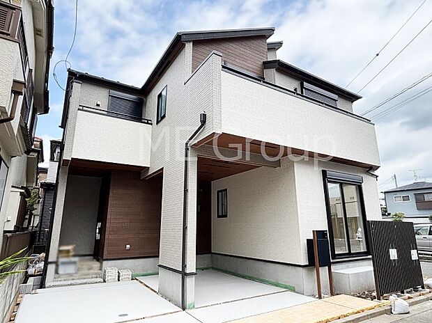 【現地外観写真】たっぷりの陽光と開放感に包まれる明るい住まい