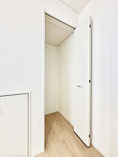 その他設備(キッチン横収納)