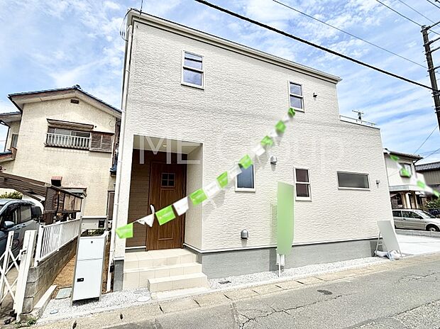 【現地外観写真】たっぷりの陽光と心地よい風が舞い込む住まい