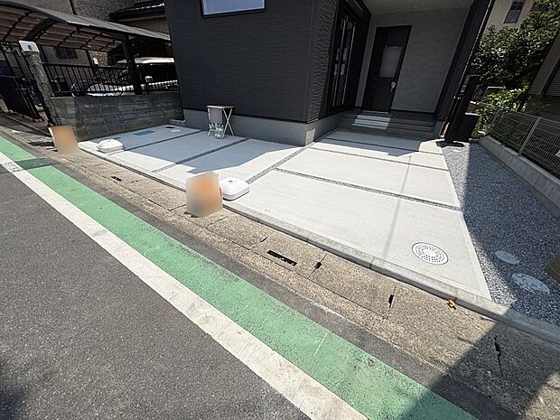 【駐車場】駐車2台可能！急なお客様の駐車に。また、ご家族の自転車スペースとしても大活躍。