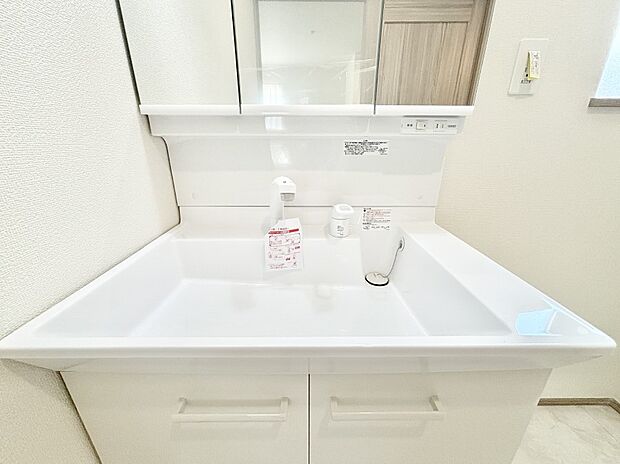 【その他設備(ハンドシャワー水栓)】ハンドシャワー付き!使いやすい洗面台。