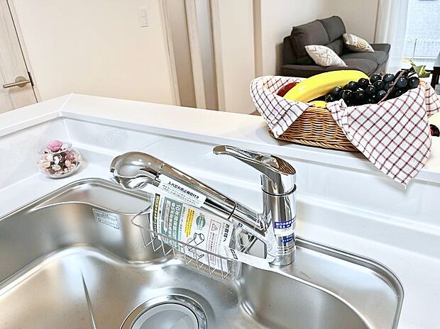 【その他設備(浄水器)】いつでも清潔なおいしいお水を。一つの水栓で水道水と浄水を使い分け。