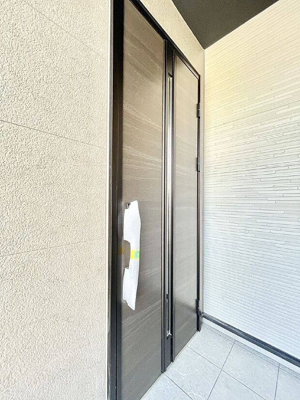 【玄関】大切な家族、来客を出迎える玄関。