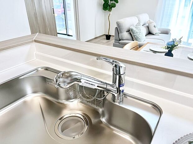 【その他設備(浄水器)】いつでも清潔なおいしいお水を。一つの水栓で水道水と浄水を使い分け。