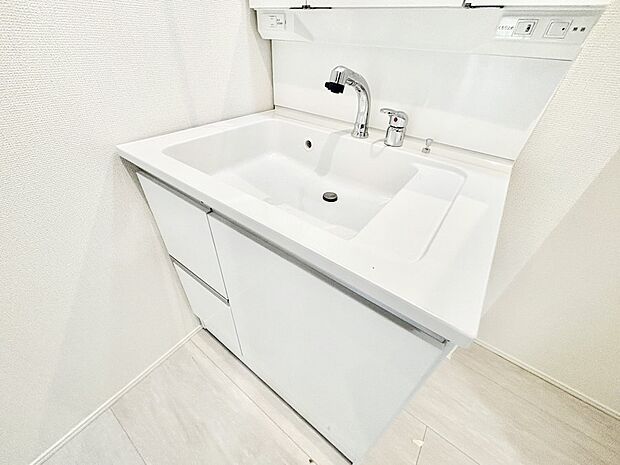 【その他設備(ハンドシャワー水栓)】ハンドシャワー付き!使いやすい洗面台。