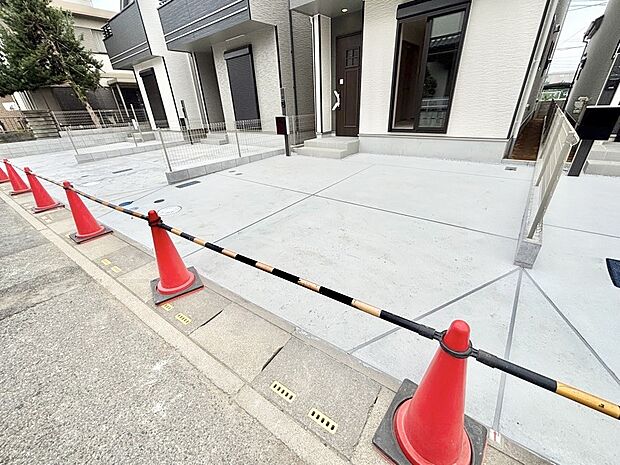 【駐車場】2台(車種による)駐車可!ご家族みんなの自転車も置ける広々カースペース。