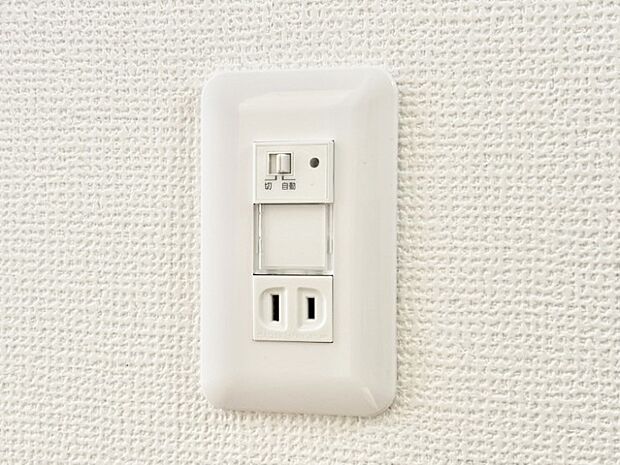 【その他設備(足元灯)】足元灯を設置して安全に配慮しました。