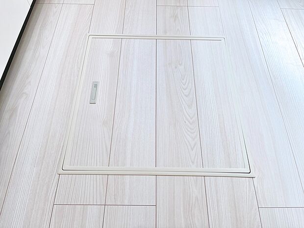 【その他設備(床下収納)】床下収納付き!日用品・非常用品の収納にも大活躍。