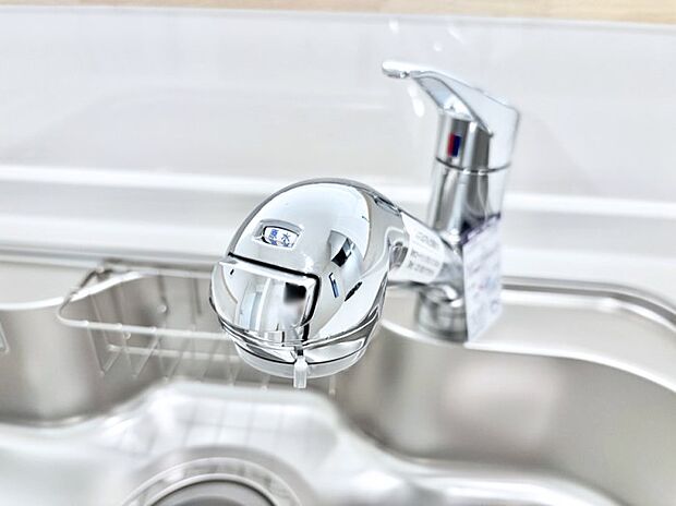 【その他設備(浄水器)】いつでも清潔なおいしいお水を。一つの水栓で水道水と浄水を使い分け。