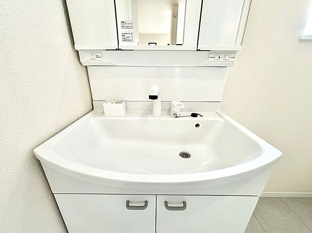 【その他設備(ハンドシャワー水栓)】ハンドシャワー付き!使いやすい洗面台。