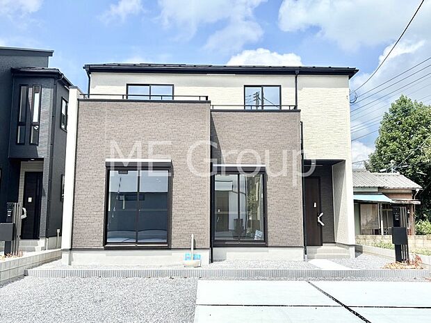 【現地外観写真】洗練された外観、上質な住空間が広がる室内は永く安心して過ごせる住居です。 