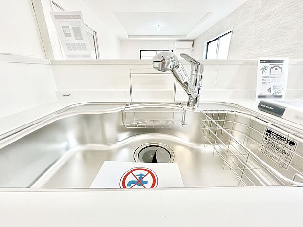 【その他設備(浄水器)】いつでも清潔なおいしいお水を。一つの水栓で水道水と浄水を使い分け。