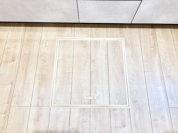 【その他設備(床下収納)】床下収納付き！日用品・非常用品の収納にも大活躍。