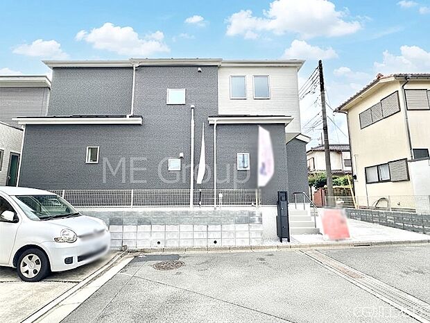 【現地外観写真】洗練された外観、上質な住空間が広がる室内は永く安心して過ごせる住居です。 