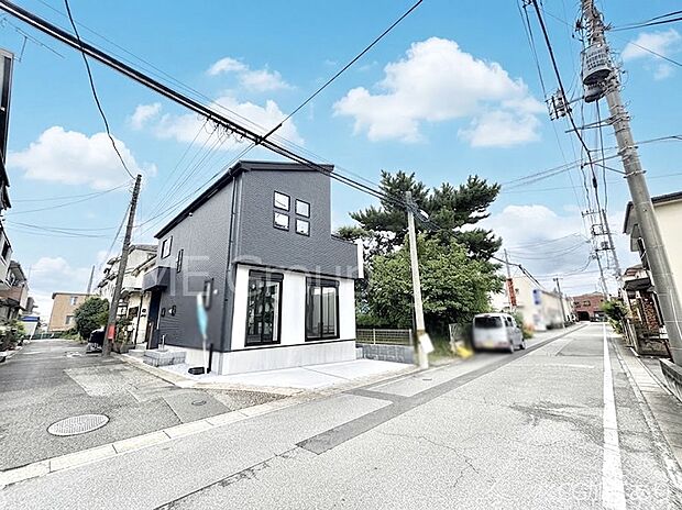 【前面道路含む現地写真】前面道路はきちんと整備されています