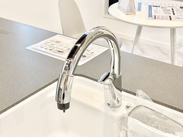 【その他設備(浄水器)】いつでも清潔なおいしいお水を。一つの水栓で水道水と浄水を使い分け。