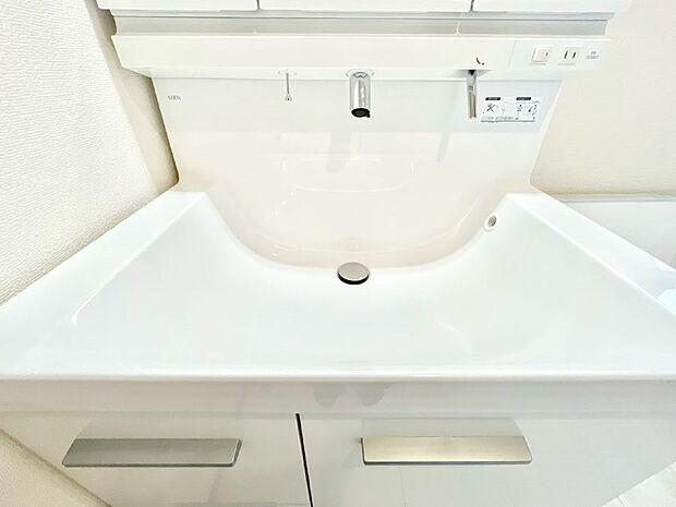 【その他設備(ハンドシャワー水栓)】ハンドシャワー付き!使いやすい洗面台。
