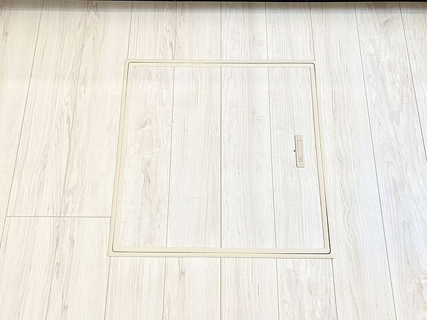 【その他設備(床下収納)】床下収納付き！日用品・非常用品の収納にも大活躍。