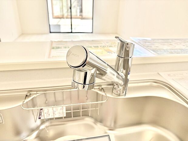 【その他設備(浄水器)】いつでも清潔なおいしいお水を。一つの水栓で水道水と浄水を使い分け。