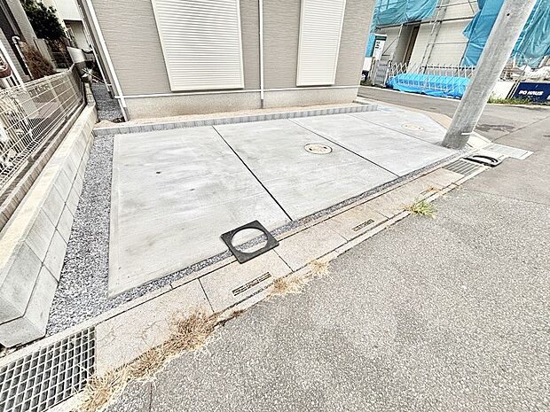 【駐車場】駐車2台可能！急なお客様の駐車に。また、ご家族の自転車スペースとしても大活躍。