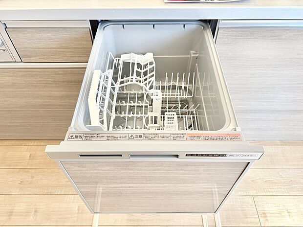 【その他設備(食洗機)】面倒なお片づけは食洗機にお任せ！家事の負担が減って、時間にも気持ちにもゆとりができます。