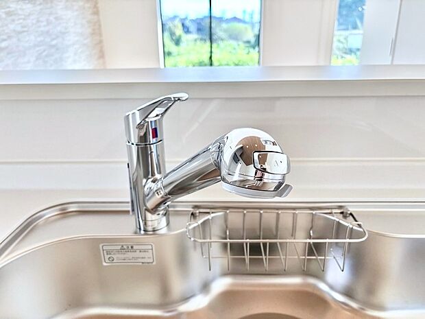 【その他設備(浄水器)】いつでも清潔なおいしいお水を。一つの水栓で水道水と浄水を使い分け。
