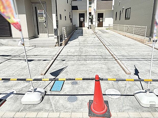 【駐車場】駐車2台可能!急なお客様の駐車に。また、ご家族の自転車スペースとしても大活躍。