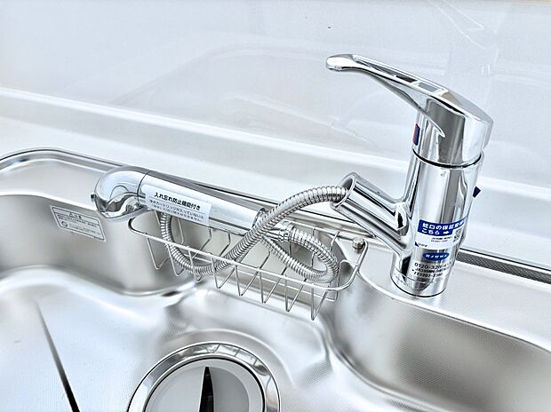 【その他設備(浄水器)】いつでも清潔なおいしいお水を。一つの水栓で水道水と浄水を使い分け。