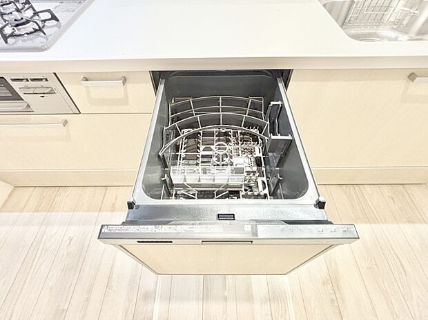 【その他設備(食洗機)】面倒なお片づけは食洗機にお任せ！家事の負担が減って、時間にも気持ちにもゆとりができます。